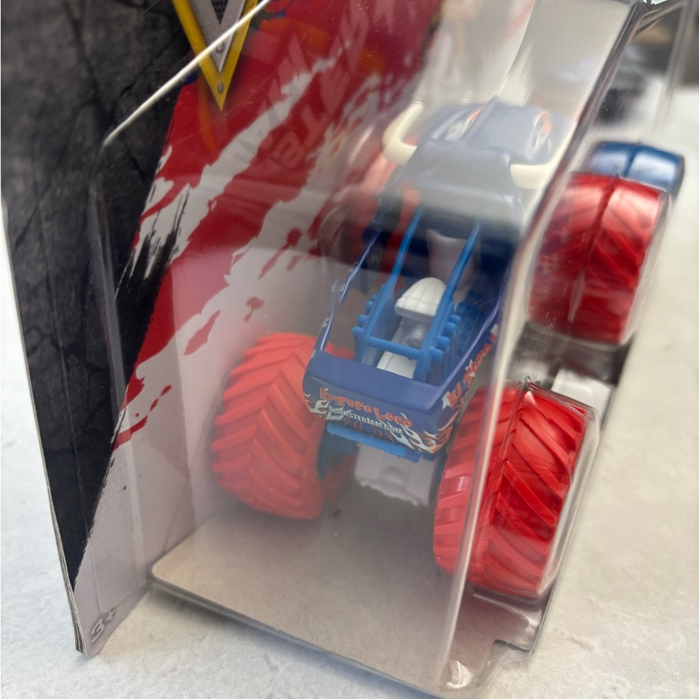 Monster Jam El Toro Loco vs Megalodon Stars and Stripes 1:64 Diecast - Picture 5 of 5